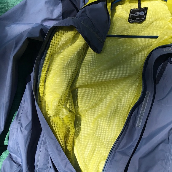 North face light weight jacket - Picture 4 of 9